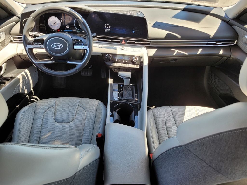 Used 2025 Black Hyundai Limited image 14