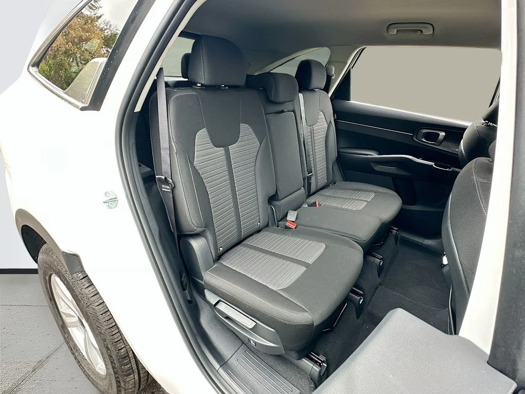 New 2026 Glacial White Pearl Kia LX image 25