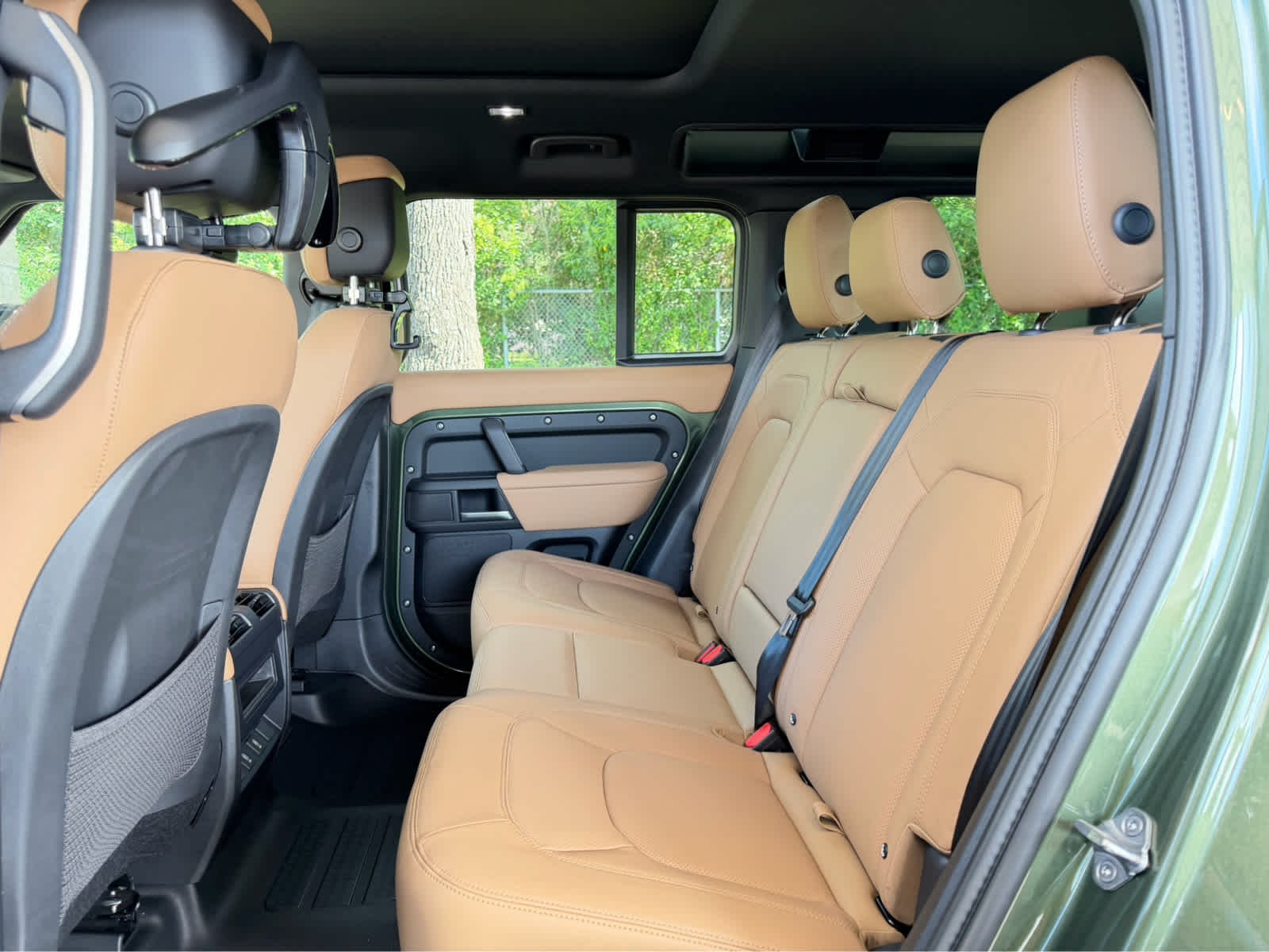 New 2026 Woolstone Green Land Rover X-Dynamic SE image 11