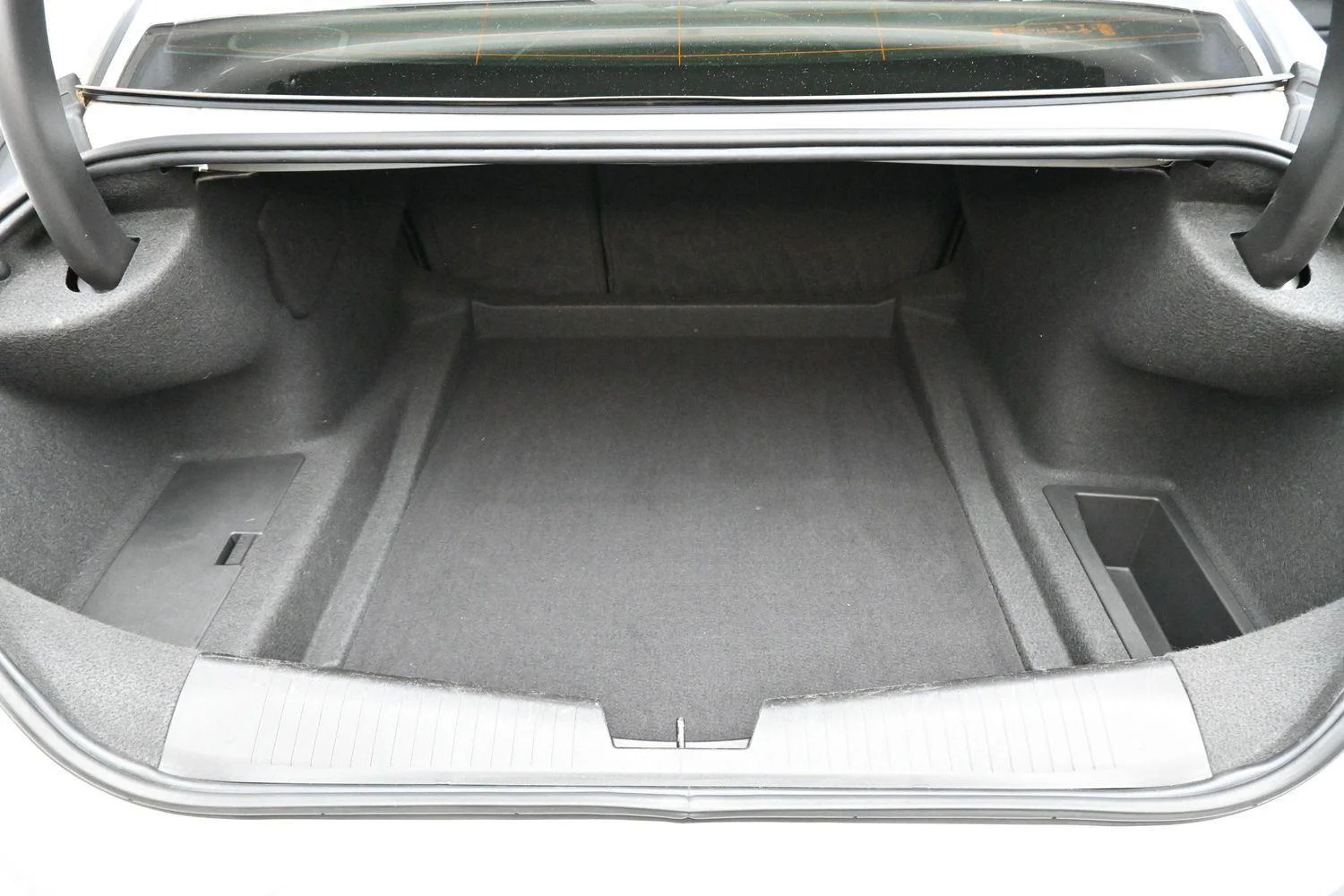 Used 2022 Crystal White Tricoat Cadillac Premium Luxury image 9