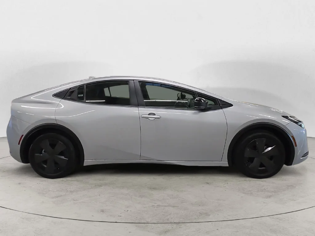 Used 2025 Silver Toyota LE image 7