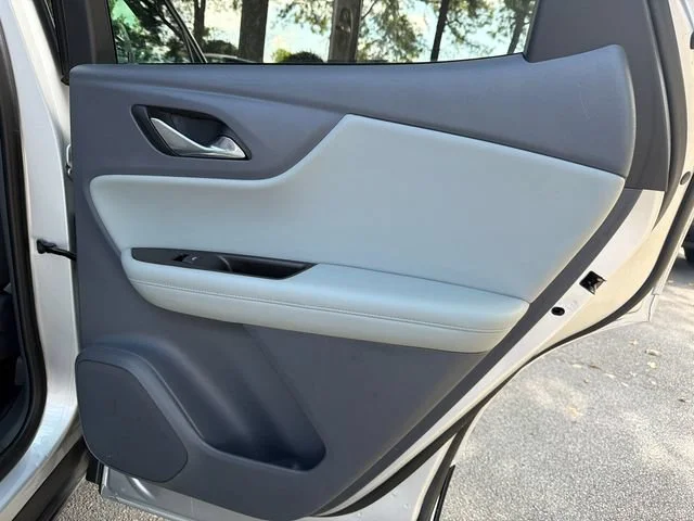 Used 2020 SILVER ICE METALLIC Chevrolet LT image 16