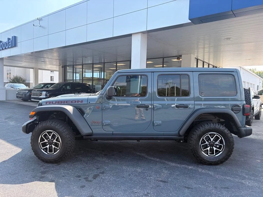 Used 2024  Jeep Rubicon image 9