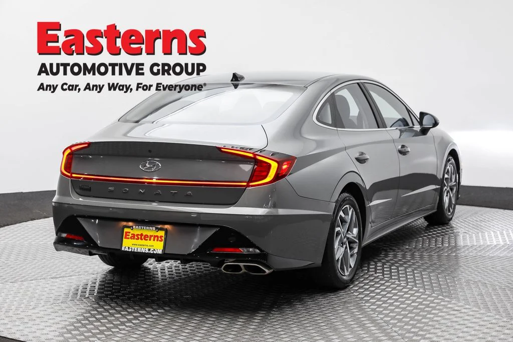 Used 2023 Gray Hyundai SEL image 5