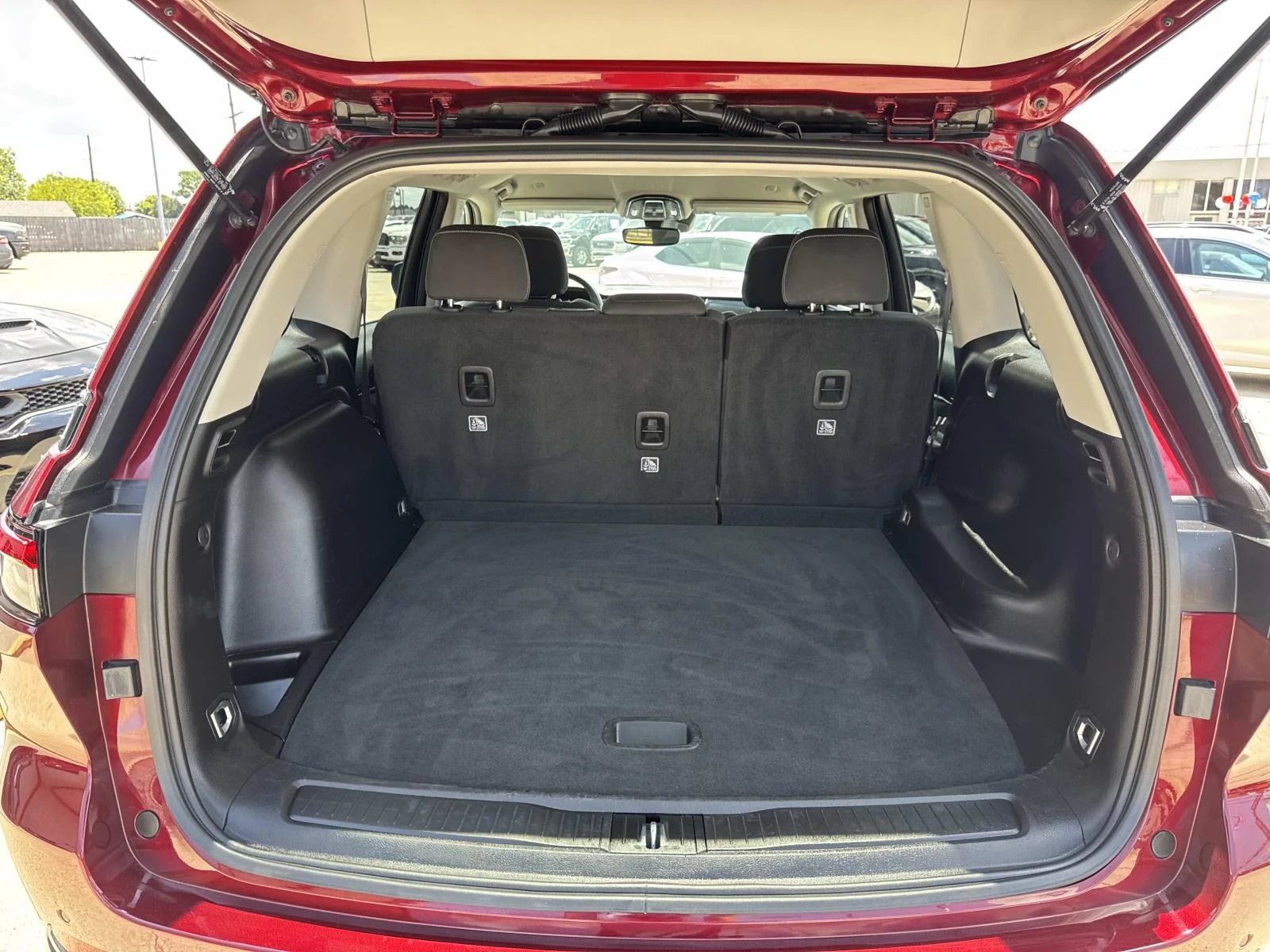 Used 2024 Velvet Red Pearlcoat Jeep Laredo image 8