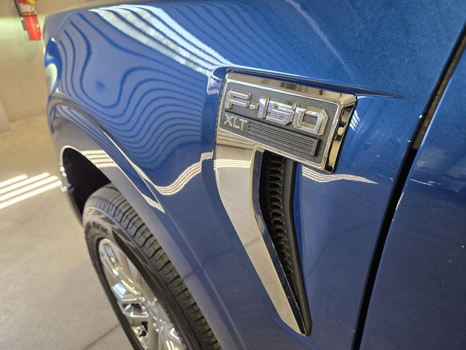 Used 2025 Atlas Blue FORD XLT image 10