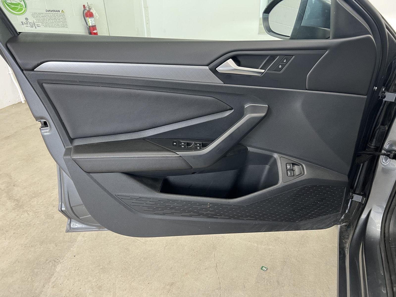 2023 Volkswagen Jetta SE - Photo 11