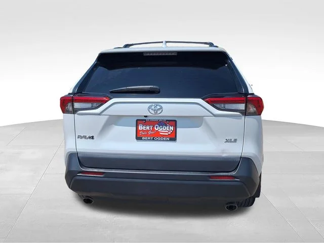 Used 2024 Off-white Toyota XLE Premium image 6