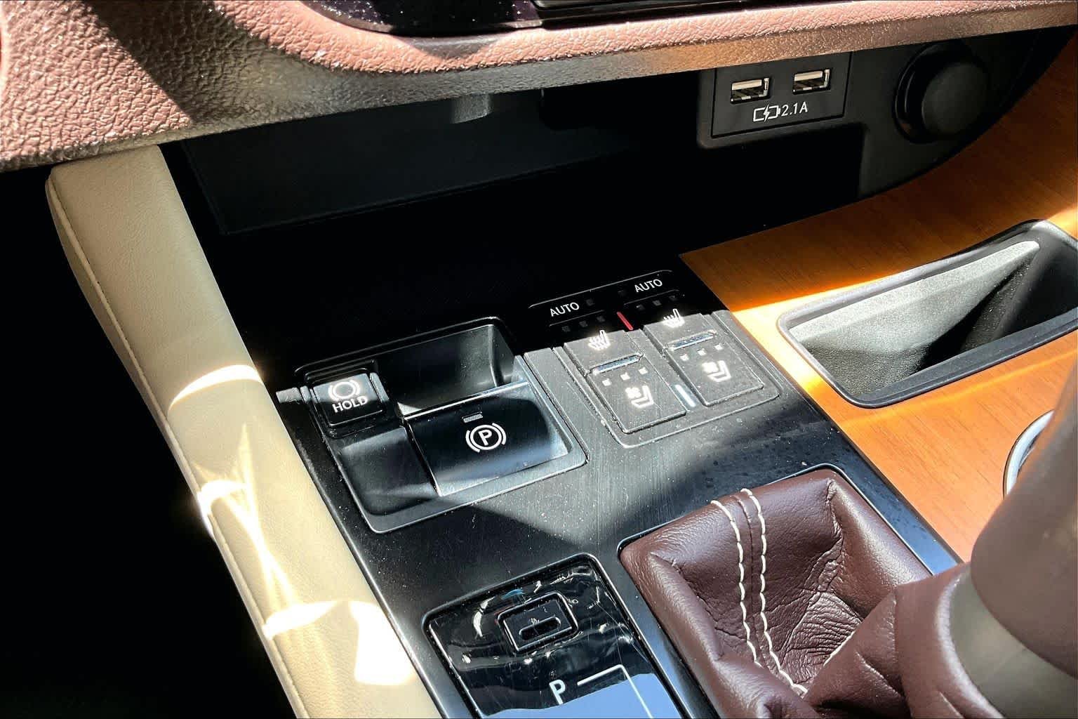 Used 2020 Eminent White Pearl Lexus  image 32