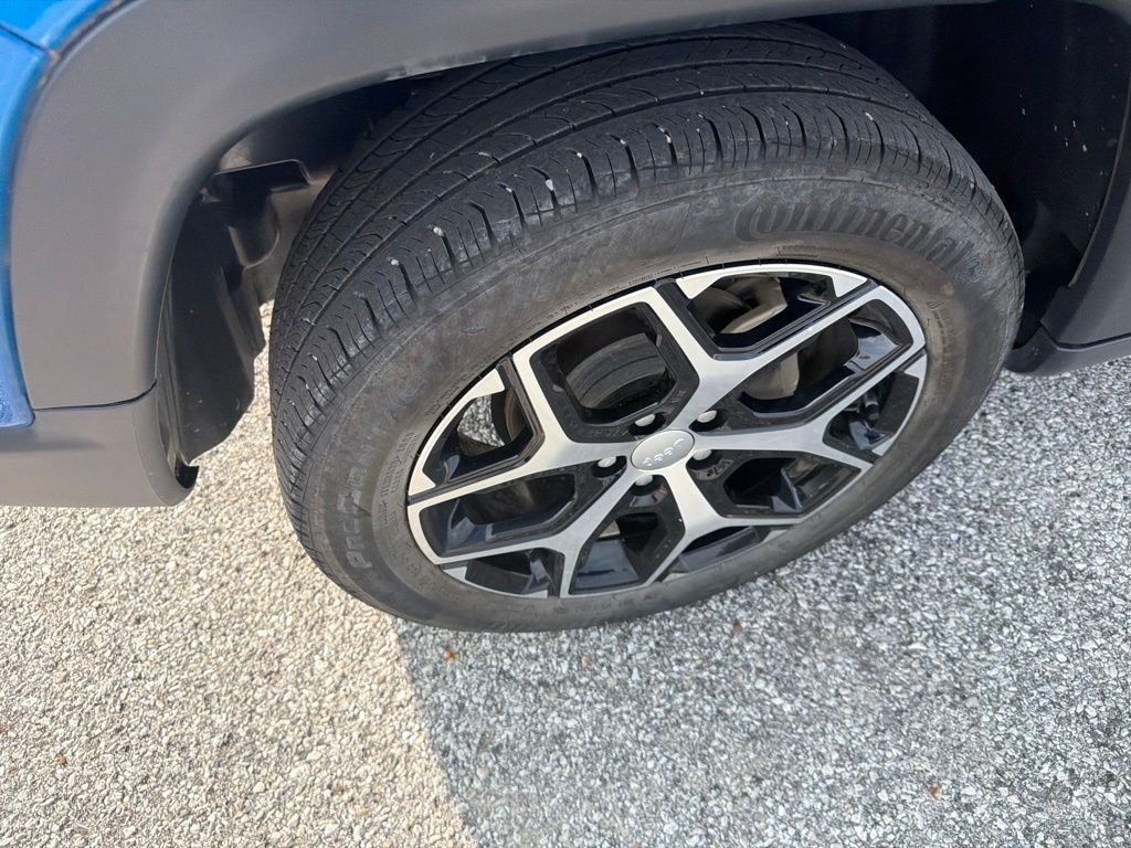 Used 2024 Blue Jeep Limited image 11