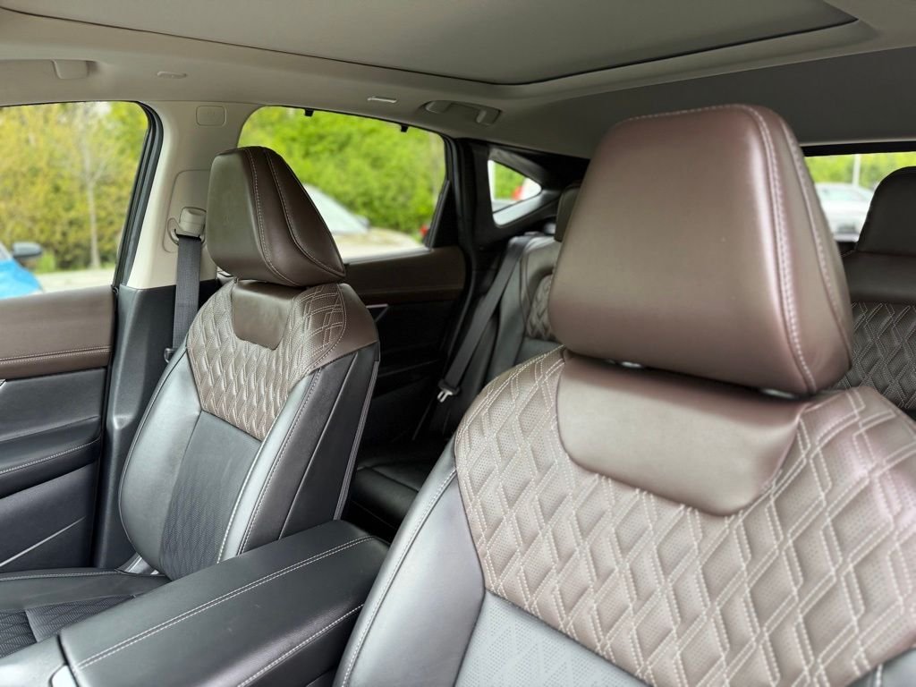Certified Used 2025 Gold Nissan Platinum image 22
