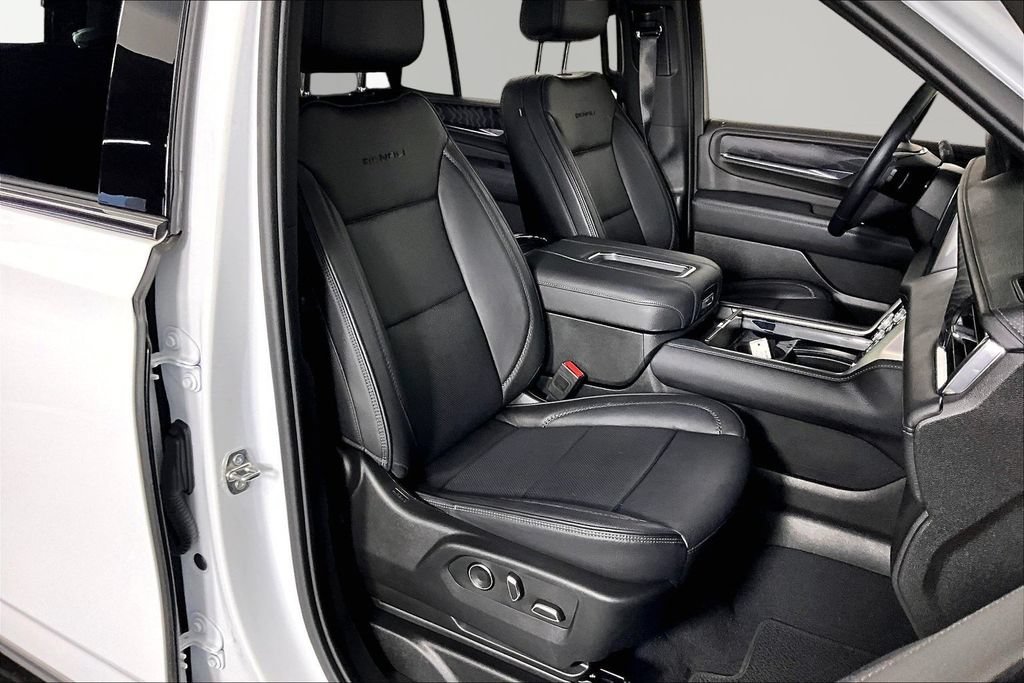 2024 GMC Yukon Denali - Photo 29