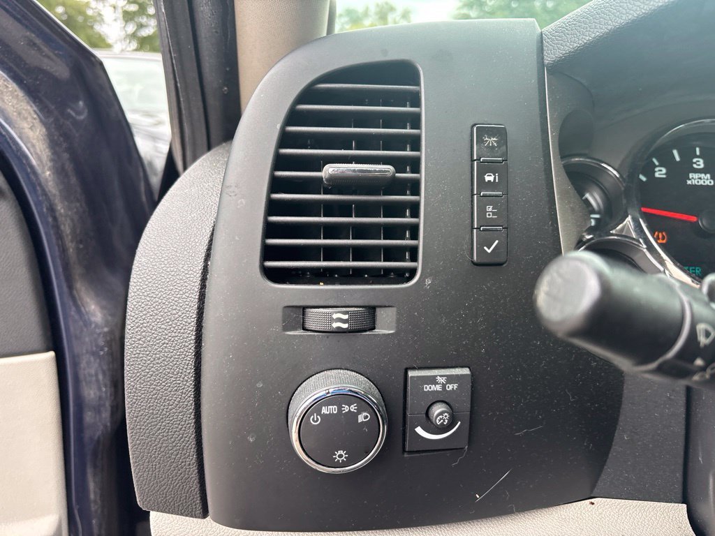 Used 2009 Blue Chevrolet LT image 14