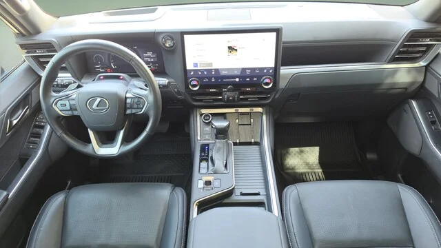 Used 2025 Mica Lexus 550 Luxury+ image 46