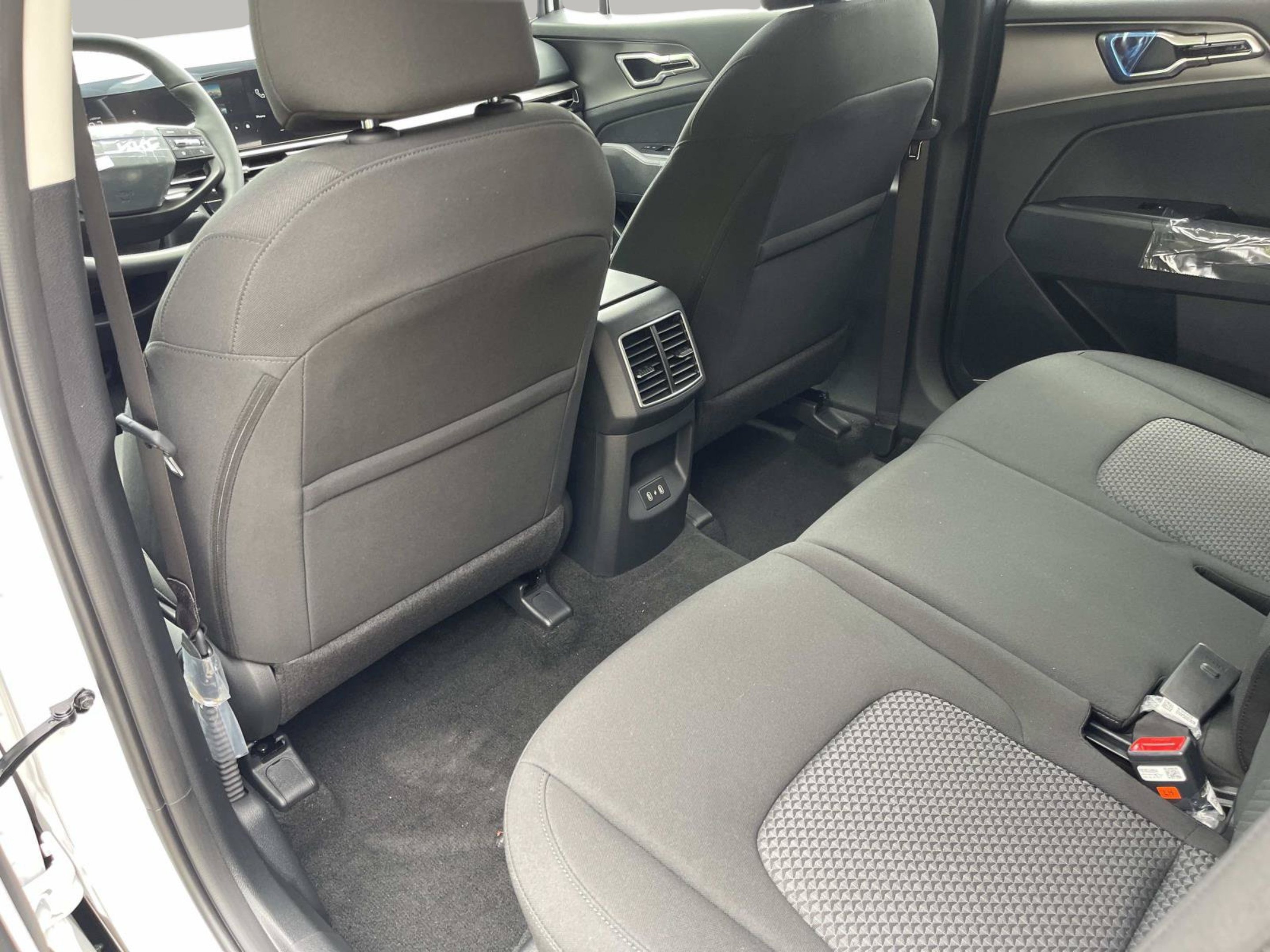 New 2026 Glacial White Pearl Kia LX image 18