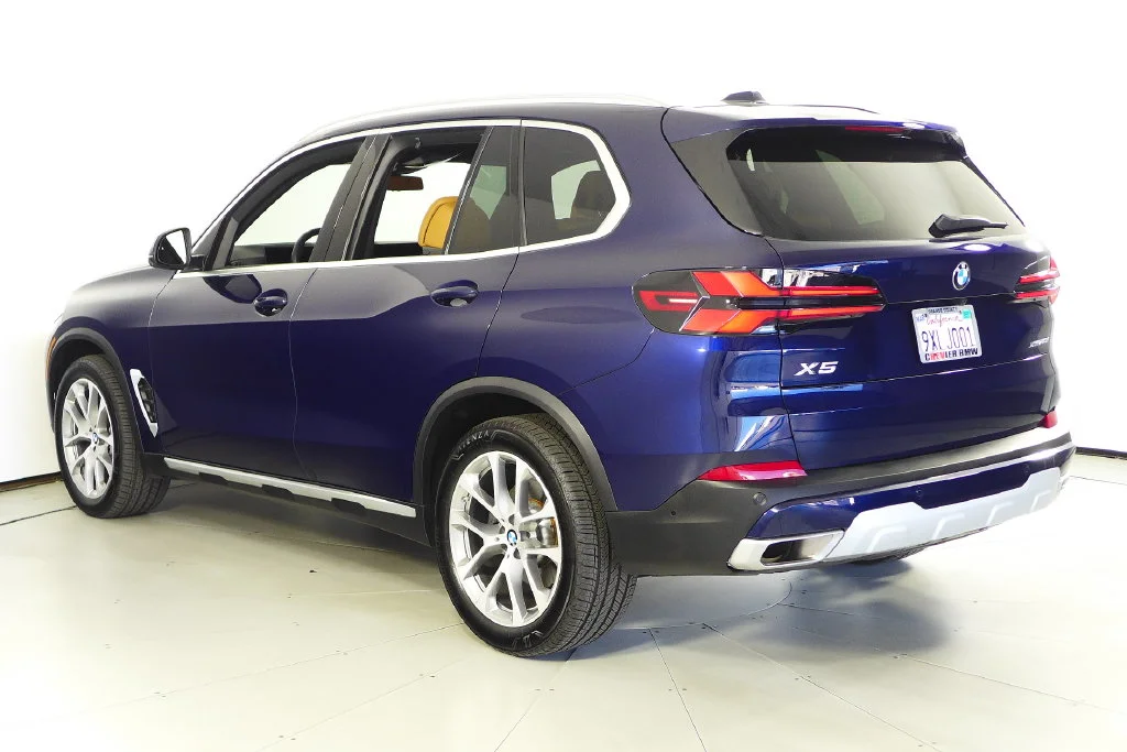 Used 2026 Blue BMW xDrive40i image 9