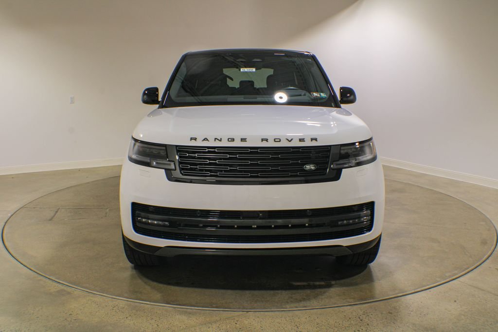 New 2026 Ostuni Pearl White Land Rover SE image 9