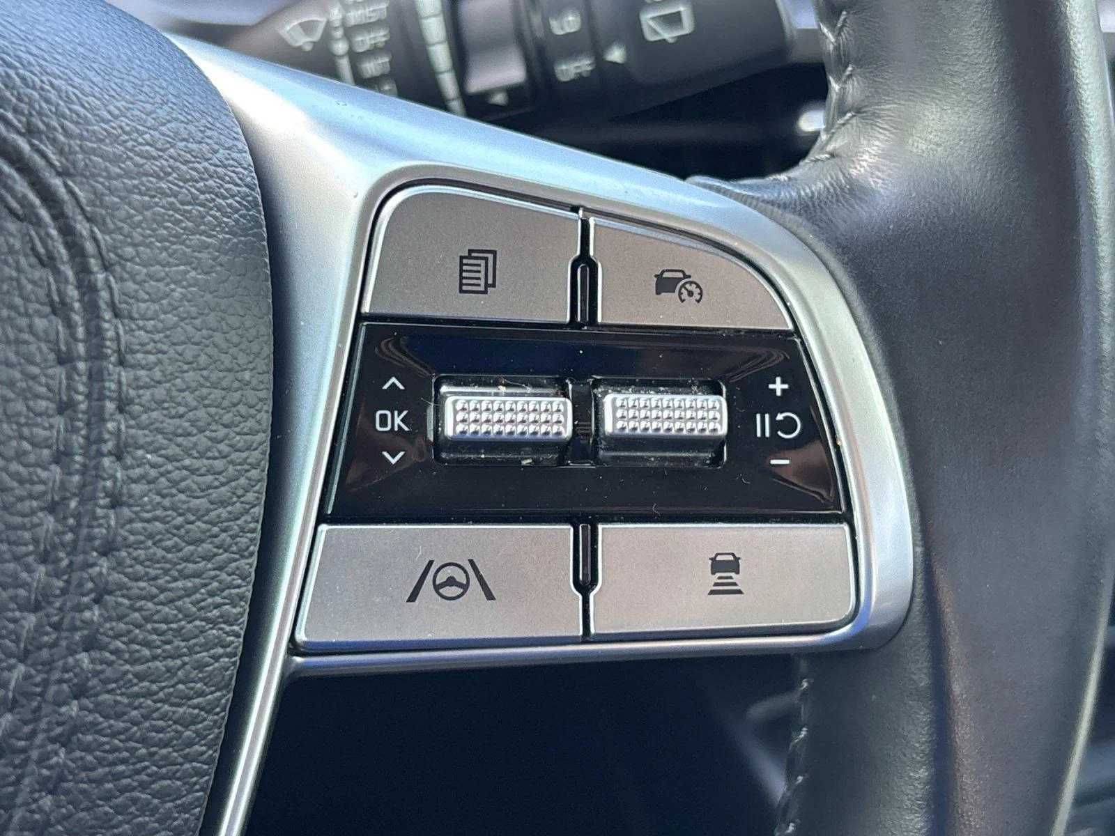 Used 2023 Glacial White Pearl Kia S image 20