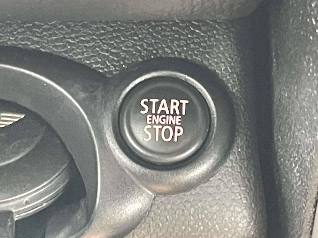Used 2013 Blue MINI Base image 22