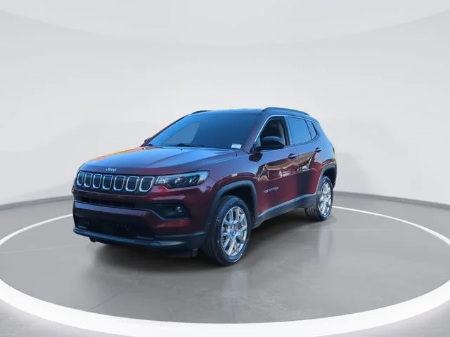 Used 2022 Red Jeep Latitude Lux image 3