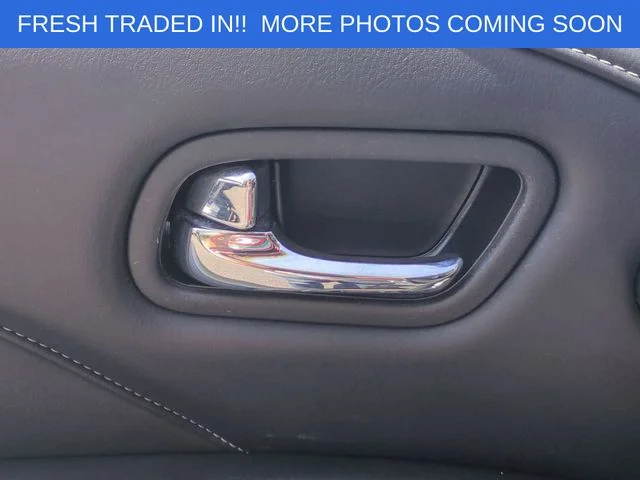 Used 2023 White INFINITI LUXE image 13