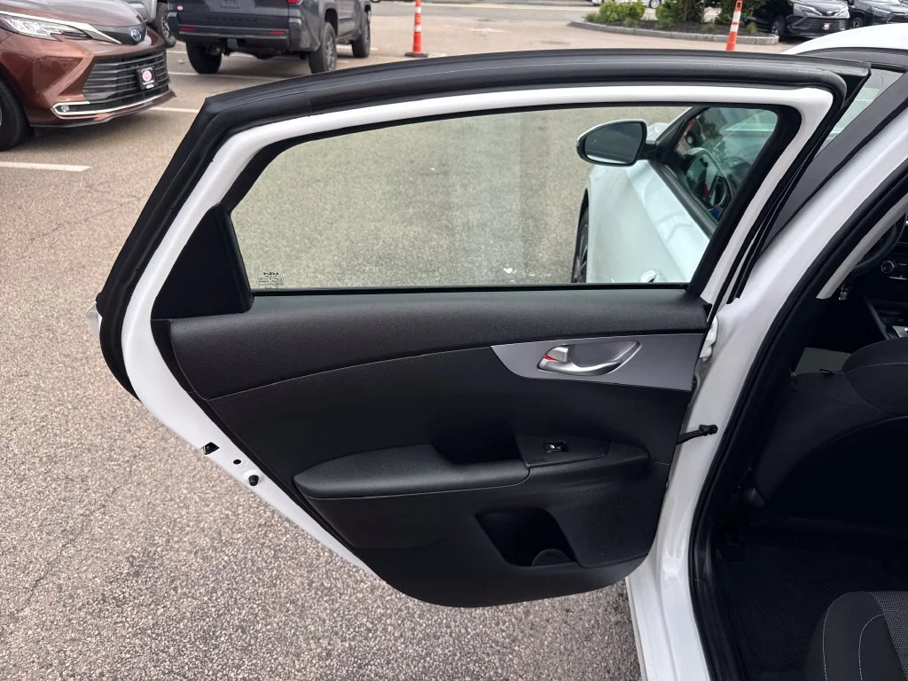 Used 2024 White Kia LXS image 36