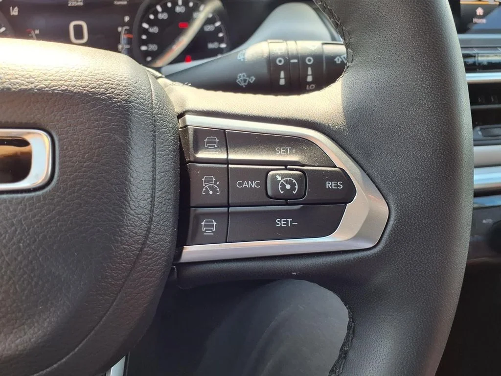 Used 2025 White Jeep Limited image 14