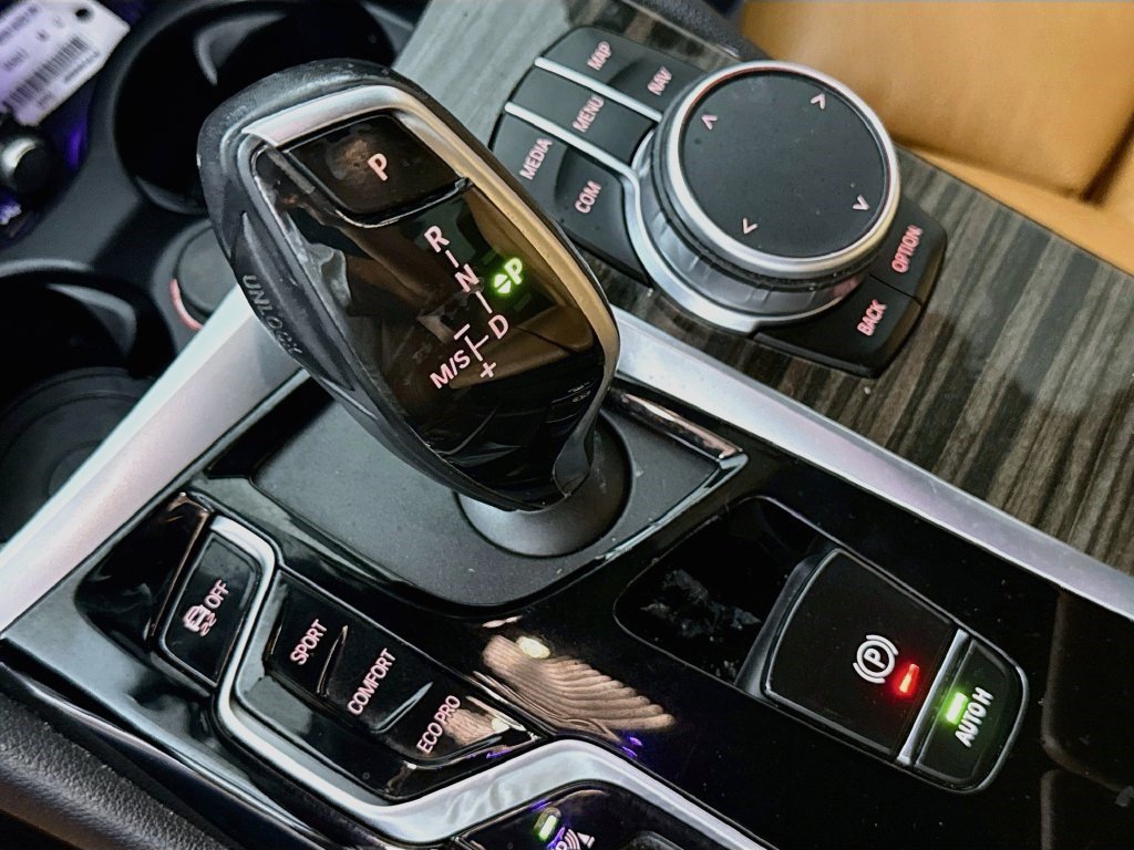 Used 2021 Dark Graphite Metallic BMW 540i xDrive image 16