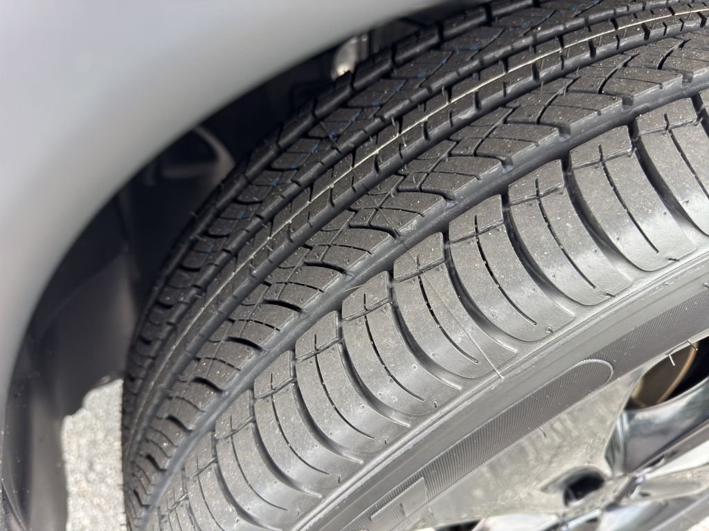 Used 2019 Granite Crystal Met Jeep Altitude image 16