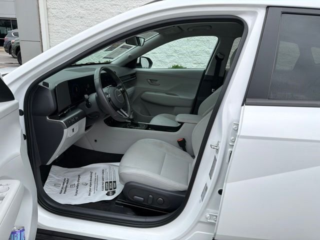 Used 2024 White Hyundai SEL image 27