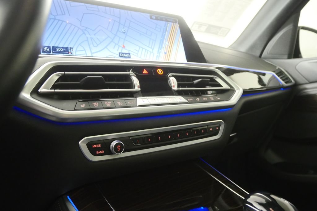 Used 2021 Black Sapphire Metallic BMW xDrive40i image 22