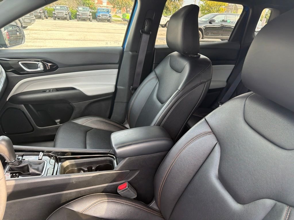 Used 2024 Blue Jeep Limited image 21