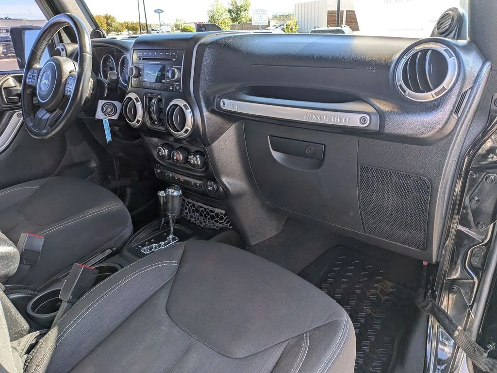 Used 2013 Black Jeep Sahara image 21