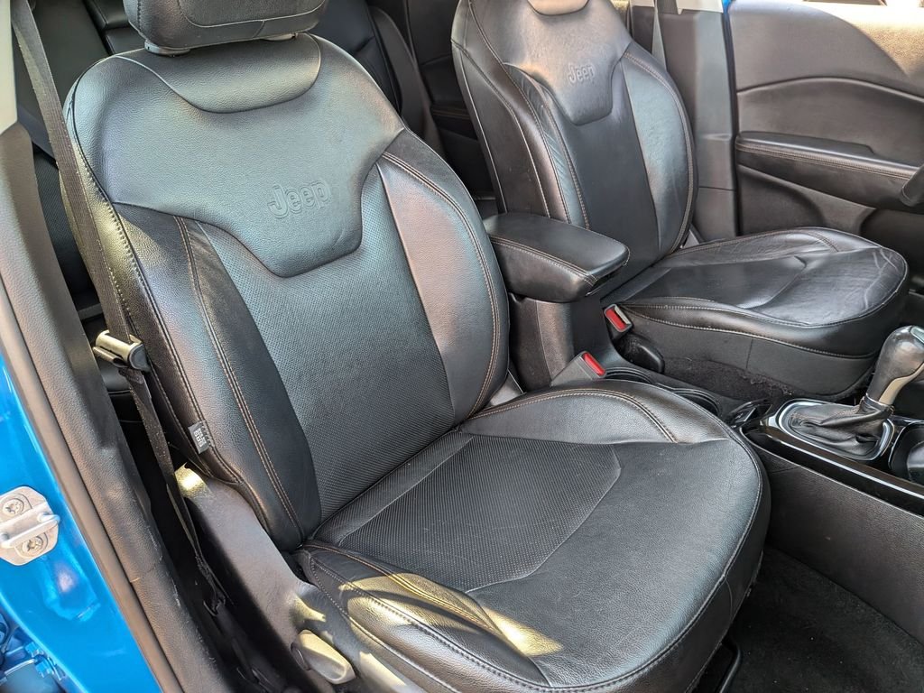 Used 2018 Blue Jeep Limited image 29
