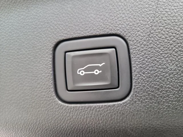 Used 2023 Silver GMC SLT image 12