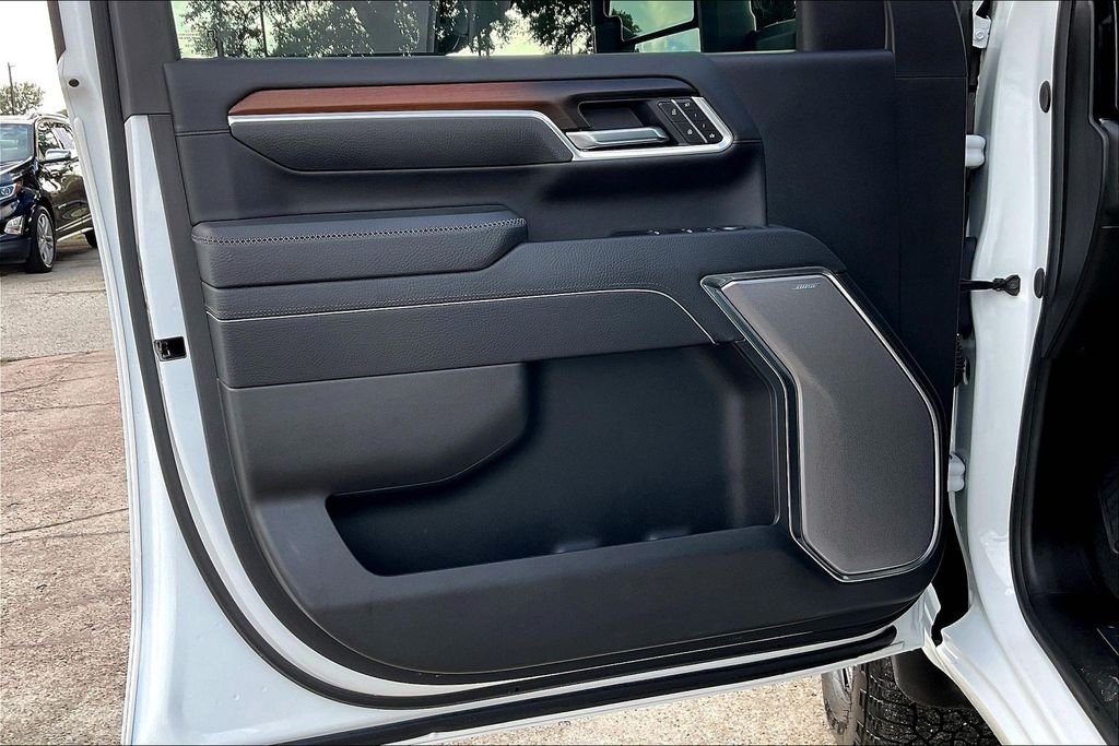 Used 2025 White GMC Denali image 17