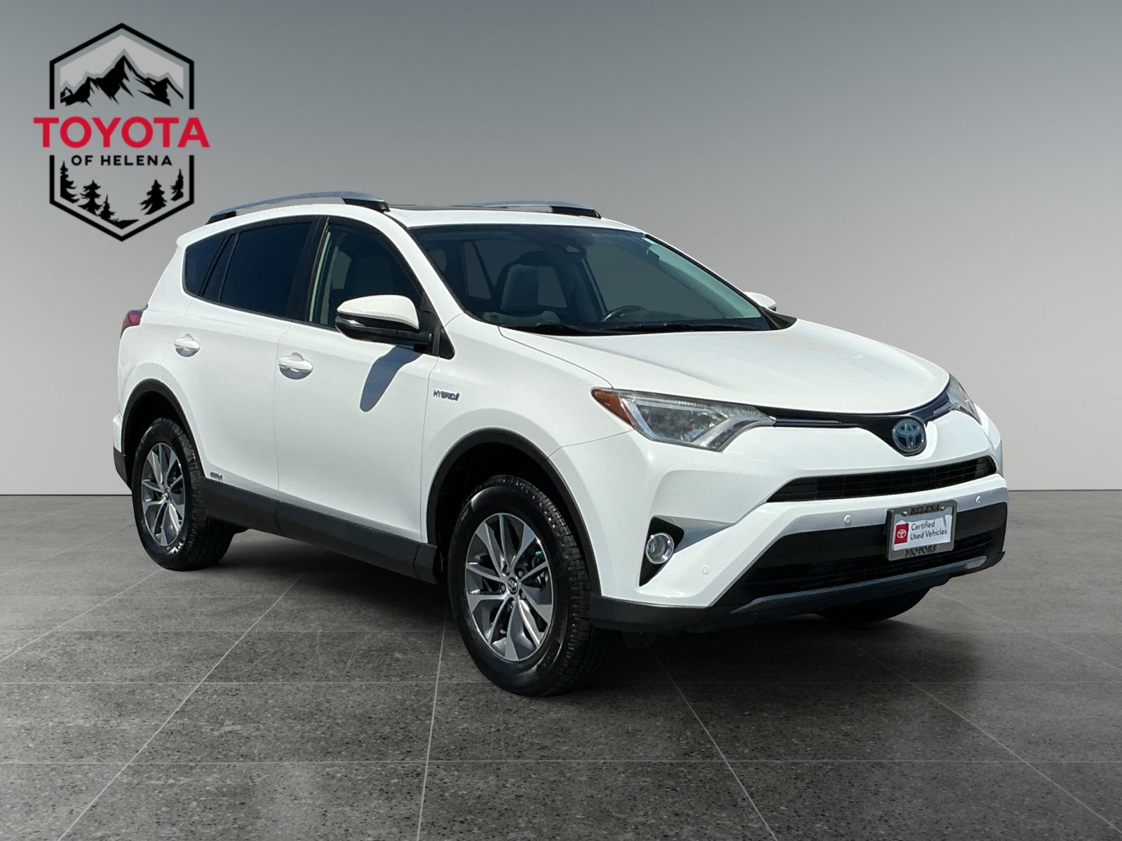 Certified Used 2018 SUPER_WHITE Toyota Hybrid XLE image 7