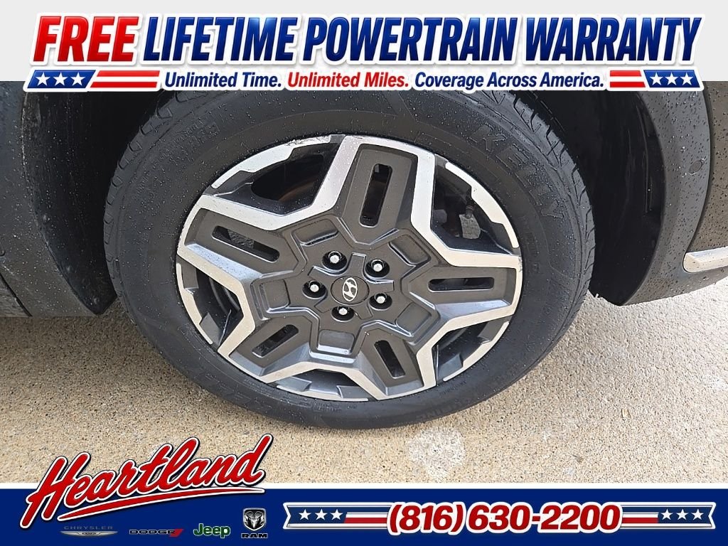 Used 2022 Black Hyundai Limited image 23
