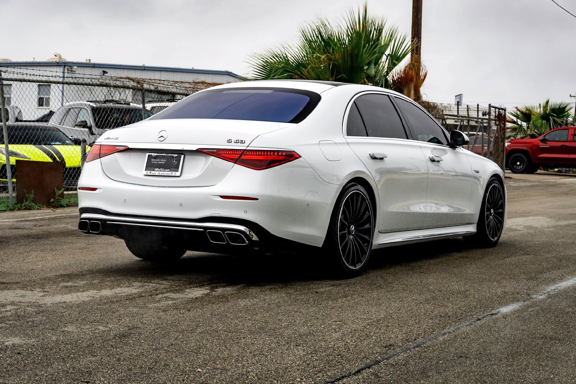 New 2026 MANUFAKTUR Moonlight White Metallic Mercedes-Benz AMG® S 63 E 4MATIC® Sedan image 4