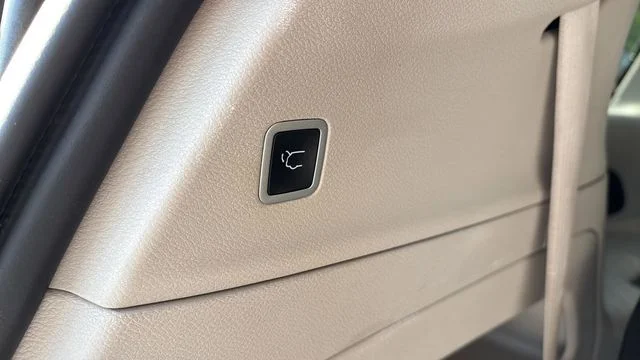Used 2024 White Chrysler Touring L image 34
