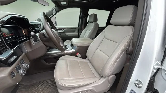 Used 2025 Summit White Chevrolet LTZ image 18