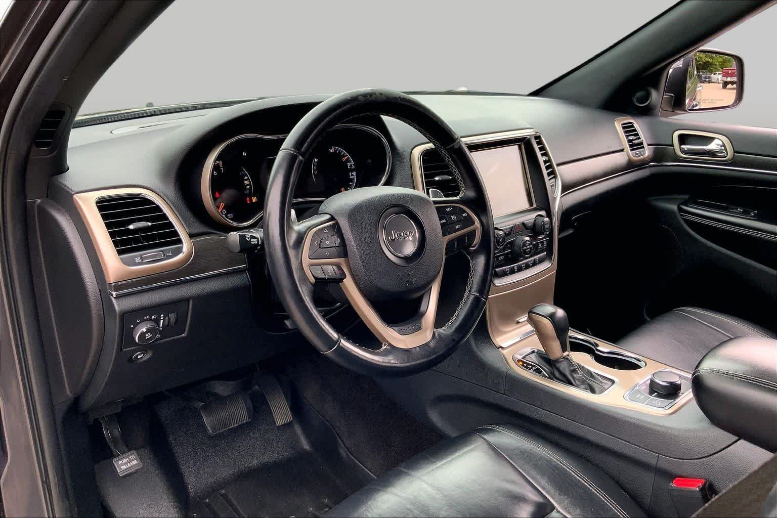Used 2016 Granite Crystal Metallic Clearcoat Jeep Limited image 18