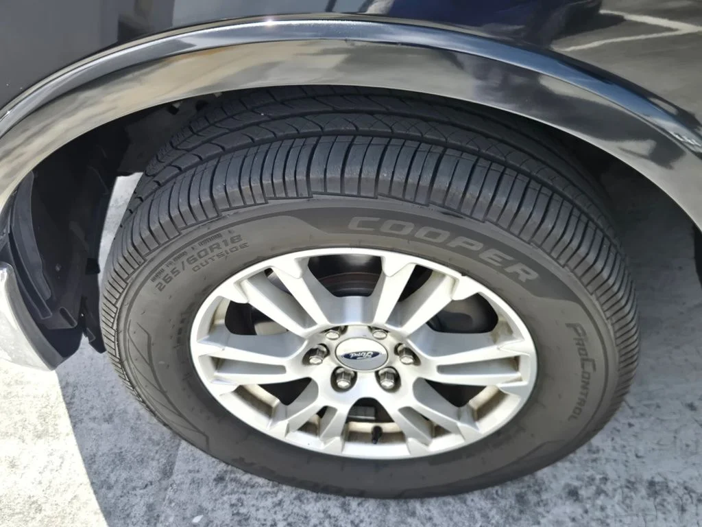 Used 2015 Black Ford Lariat image 6