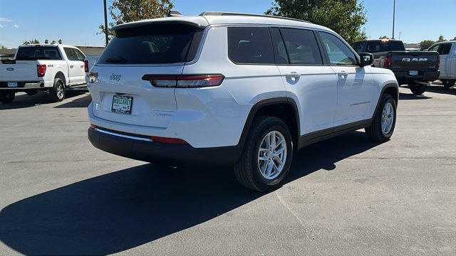 New 2026 Bright White Clear-Coat Exterior Paint Jeep Laredo image 3