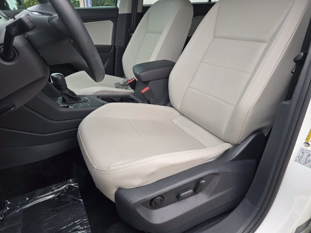 Used 2020 White Volkswagen 2.0T SE image 28