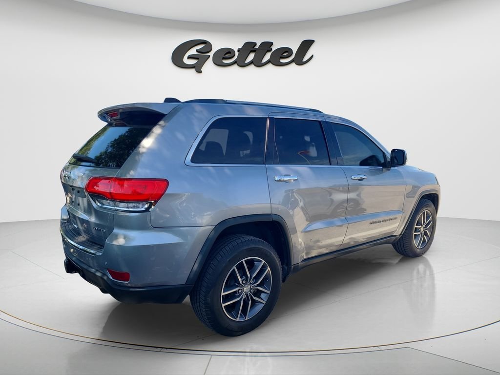 Used 2017 Silver Jeep Limited image 4