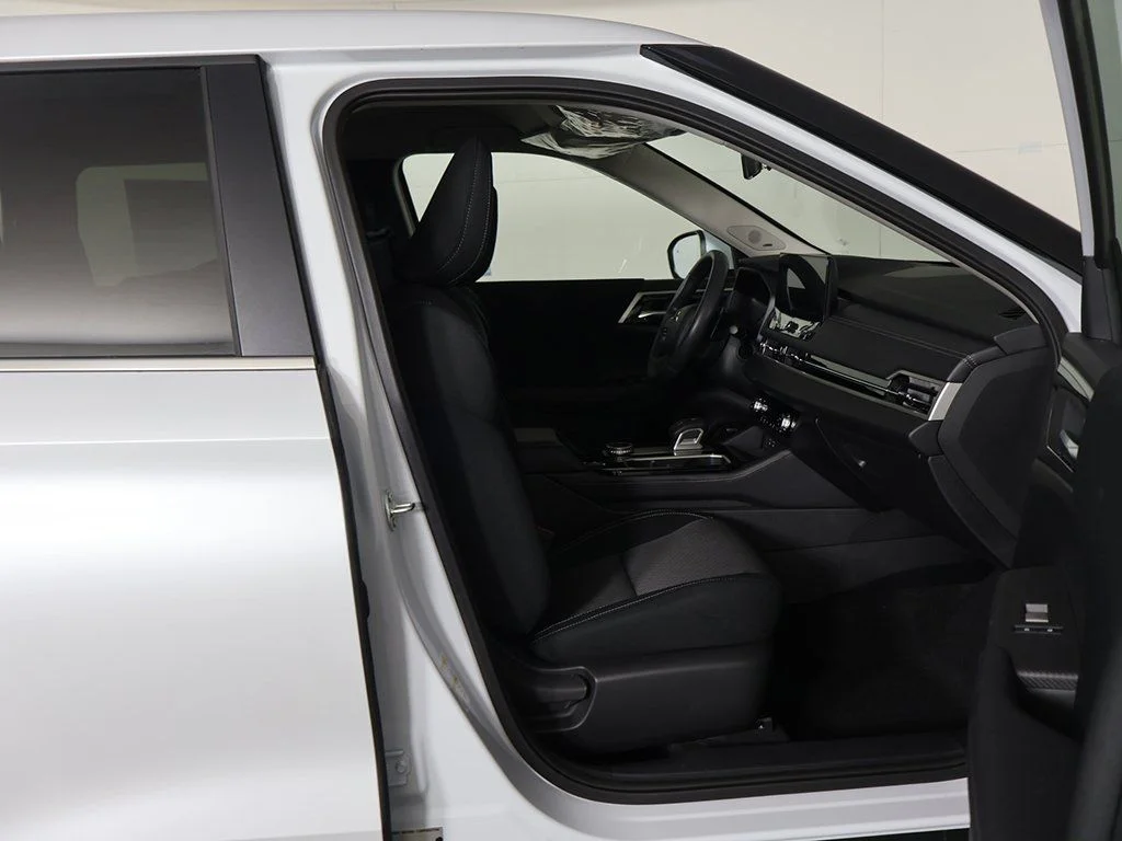 New 2026 White Mitsubishi ES image 30
