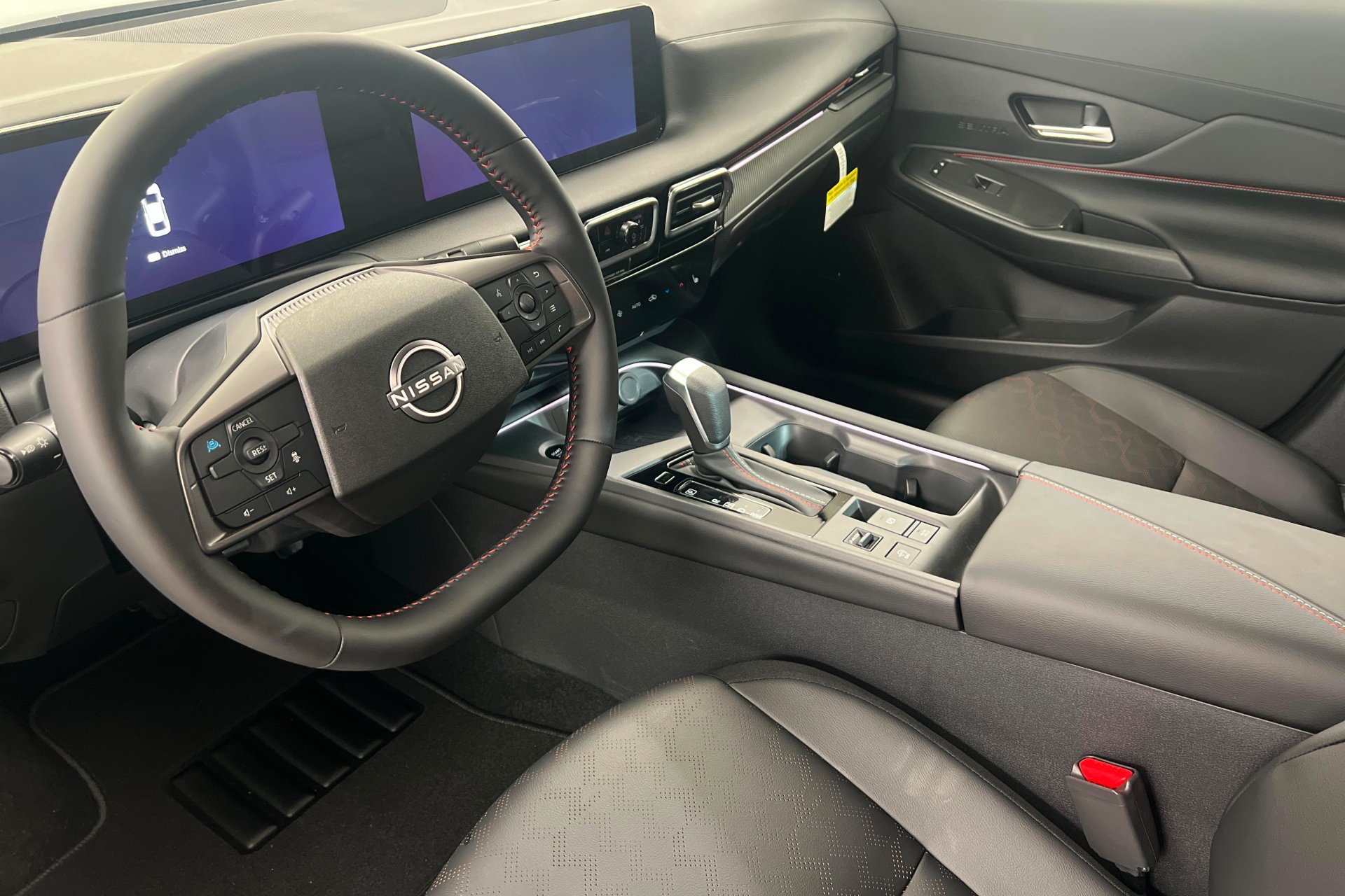 New 2026 Atlantic Gray Metallic / Super Black Two-tone Nissan SR image 16