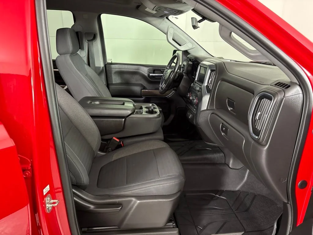 Used 2020 Red Chevrolet RST image 22