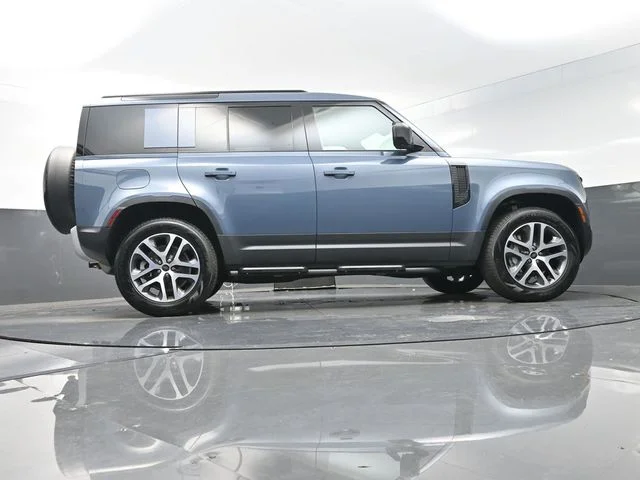 Used 2025 Blue Land Rover S image 37